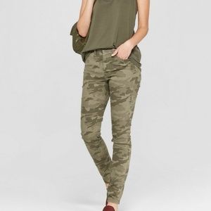 Universal Thread Camo Jeans